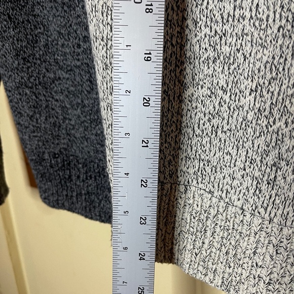 Taking a look cat sweater - Picture 3 of 6